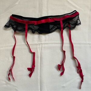 EUC ♥️ La Senza Vintage Black Lace & Red Satin Garter Belt – Bold & Flirty